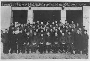 费奥德洛夫教授和学生（前排右6为费奥德洛夫教授，右3为凌宏教授）